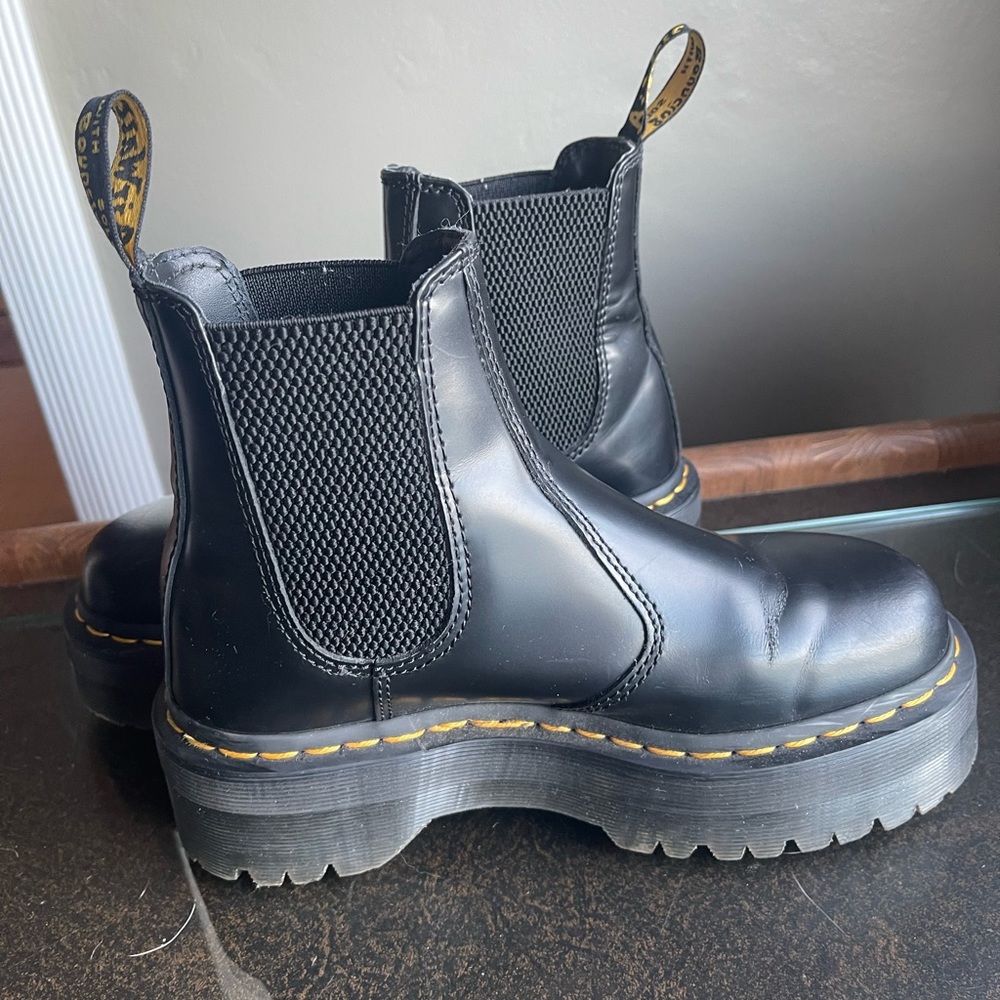 Dr. Martens 2976 Platform Chelsea Boots